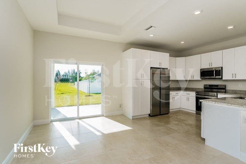 2120 Nw 16th Pl - Photo 5 of 15