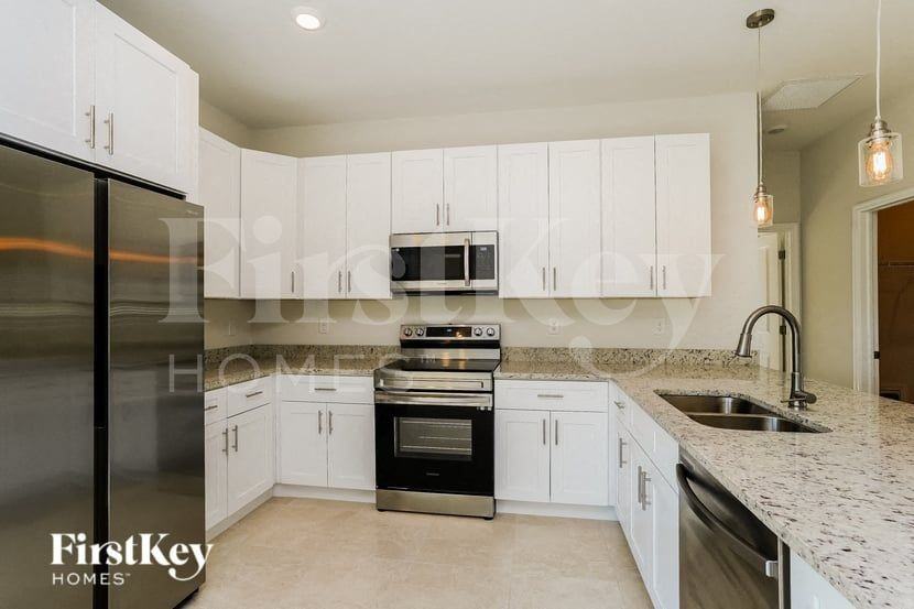 2120 Nw 16th Pl - Photo 6 of 15
