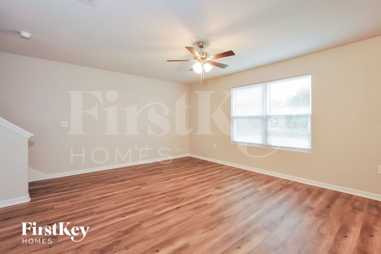 111 Pine Circle Dr - Photo 3 of 19