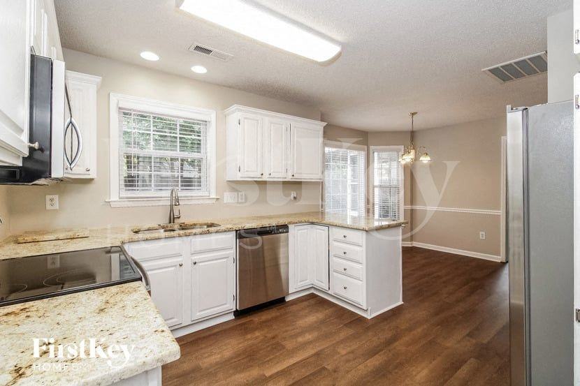 4300 Kirkstone Dr - Photo 4 of 15