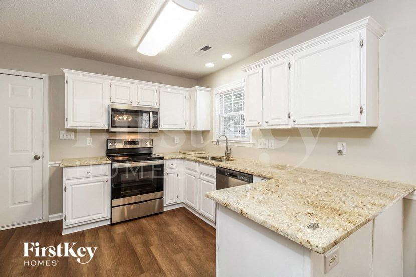 4300 Kirkstone Dr - Photo 5 of 15