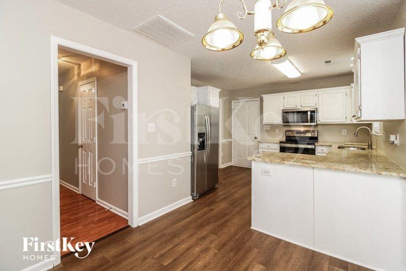 4300 Kirkstone Dr - Photo 6 of 15