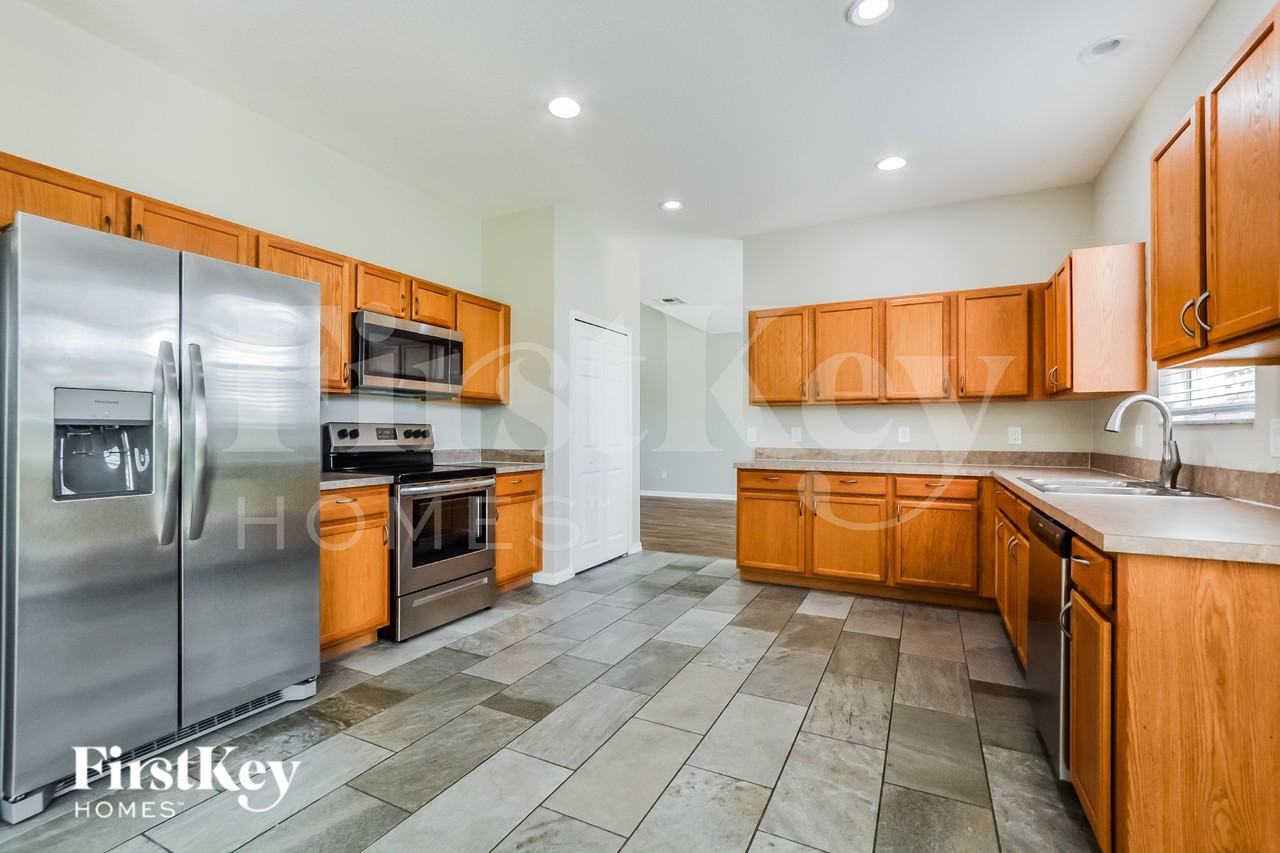 733 Wildflower Rd - Photo 4 of 15