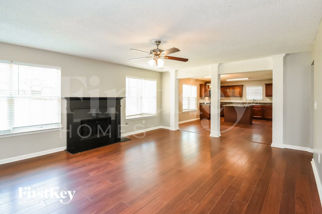 169 Freedom Dr - Photo 2 of 16