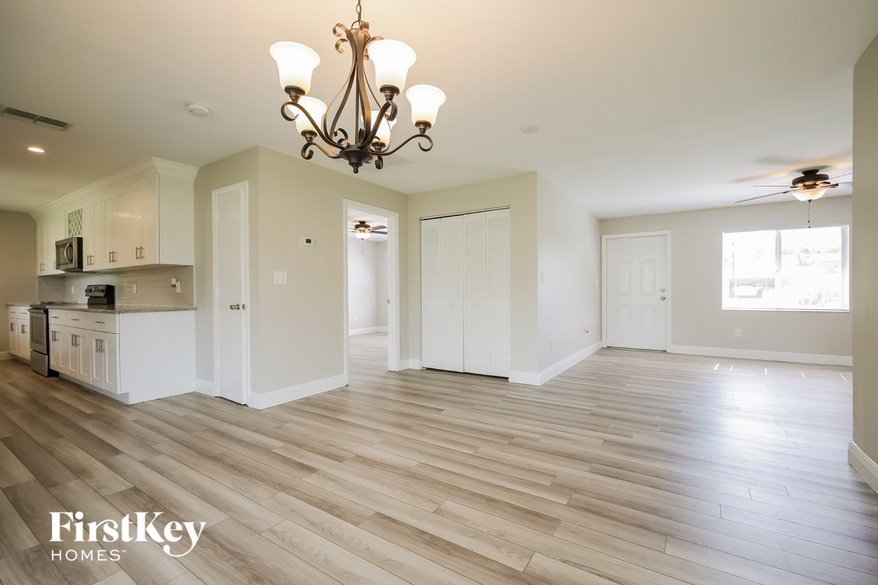 19037 Tampa Rd S - Photo 5 of 15