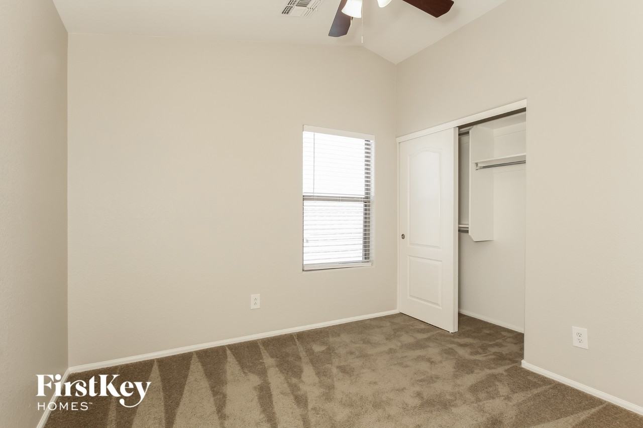 7913 S 45th Ln - Photo 6 of 15