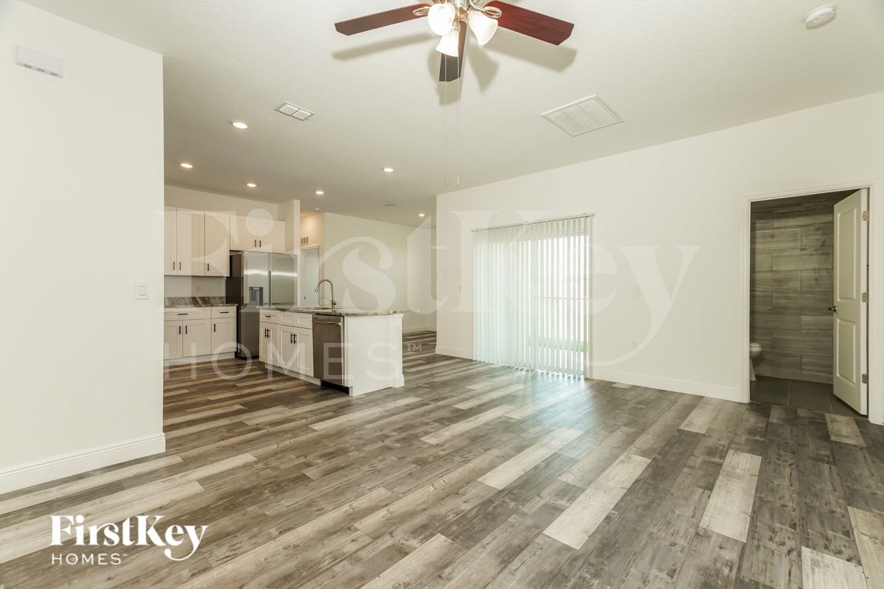301 Cimarron Ct - Photo 3 of 16