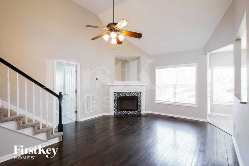 1237 Fossil Dr - Photo 3 of 15