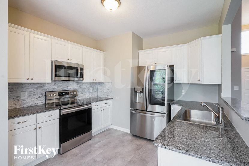 1237 Fossil Dr - Photo 4 of 15