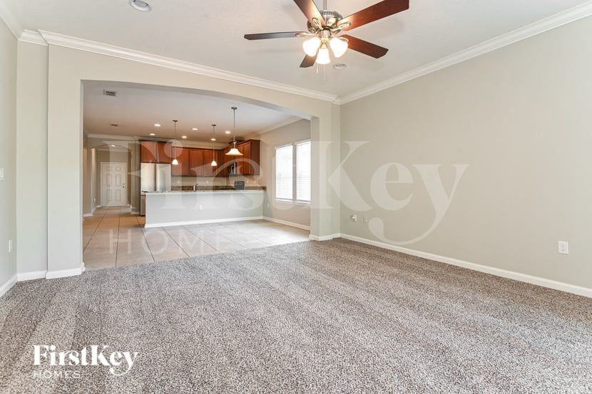 8906 Devon Pines Dr - Photo 4 of 15