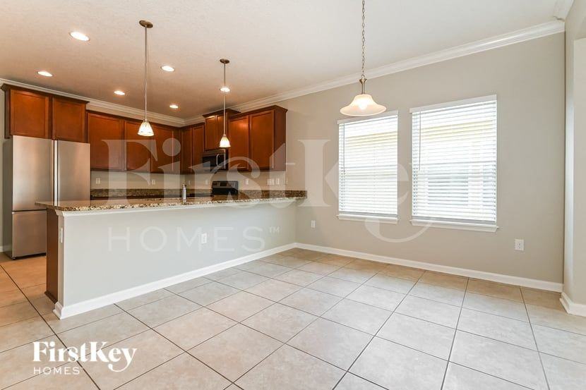 8906 Devon Pines Dr - Photo 5 of 15