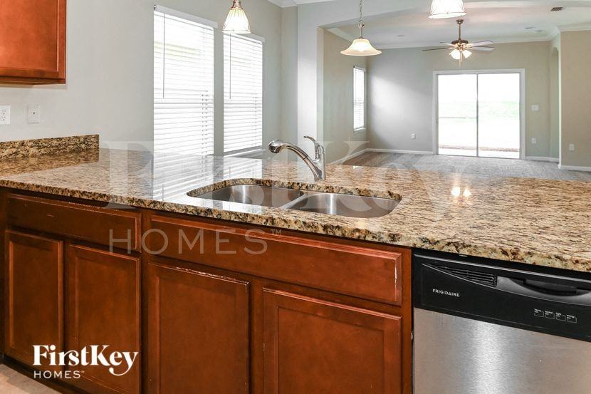 8906 Devon Pines Dr - Photo 7 of 15