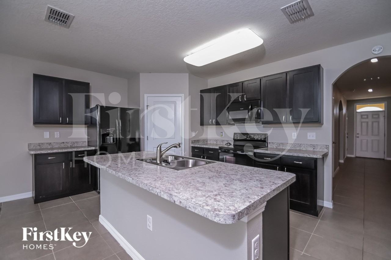 3207 Pemberly Park Dr - Photo 4 of 15