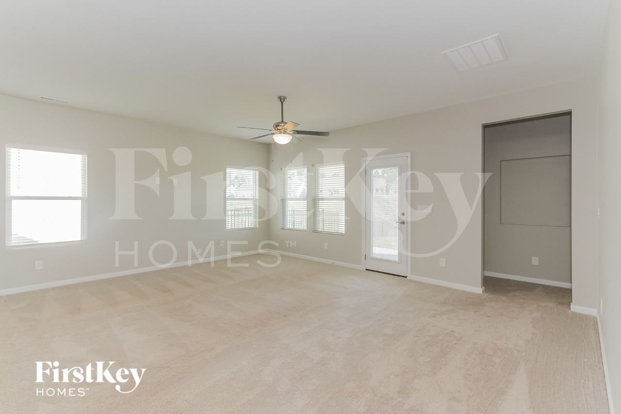 7798 Creek Park Dr - Photo 3 of 18