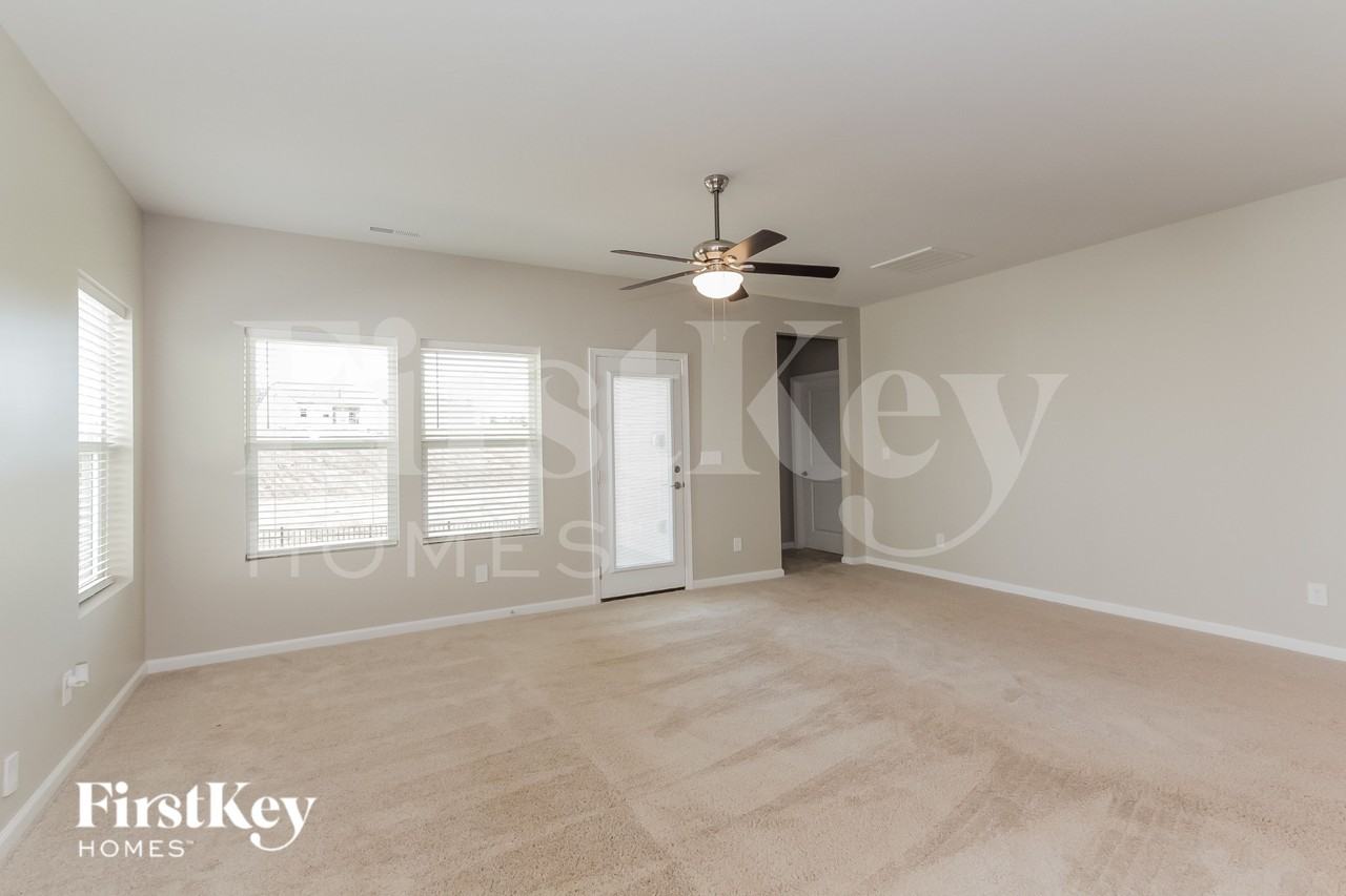 7798 Creek Park Dr - Photo 4 of 18