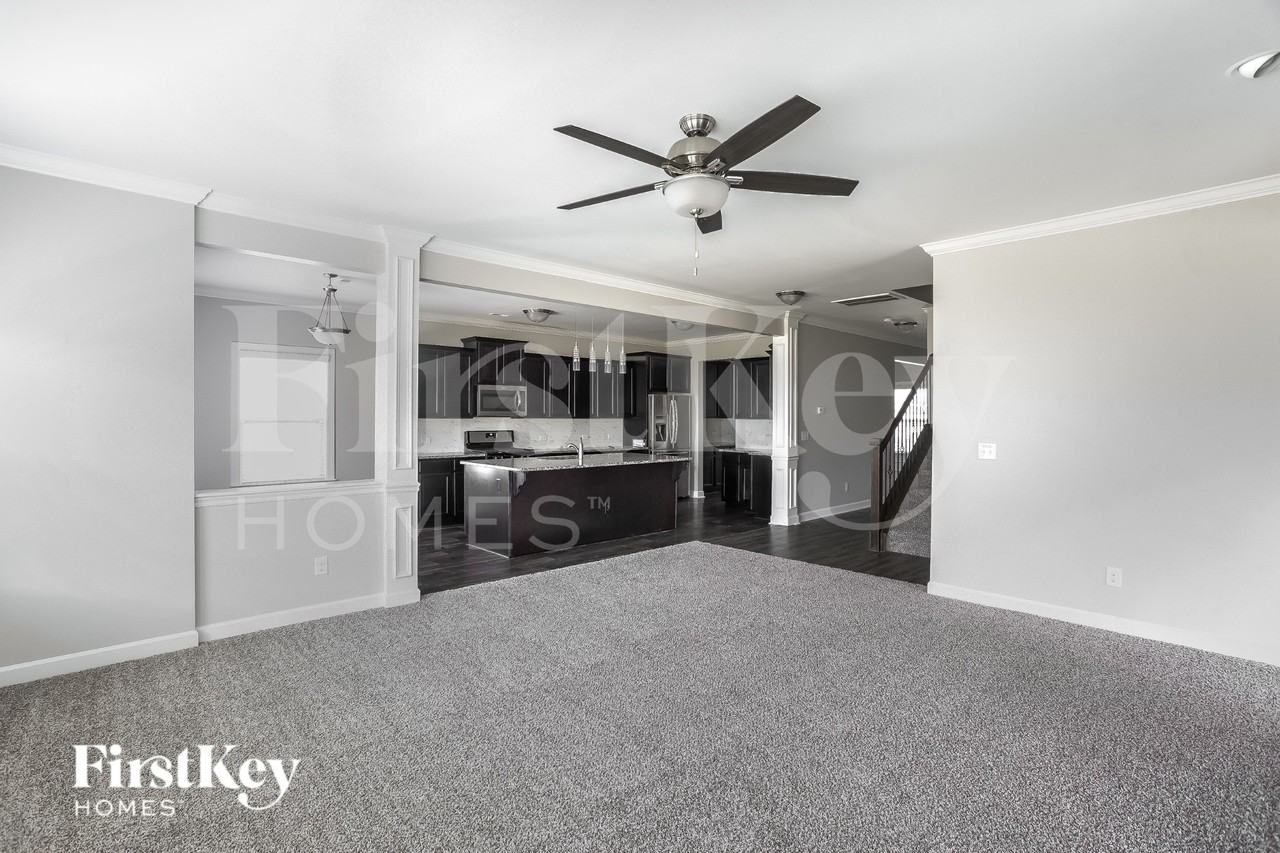 201 Jobe Dr - Photo 4 of 18