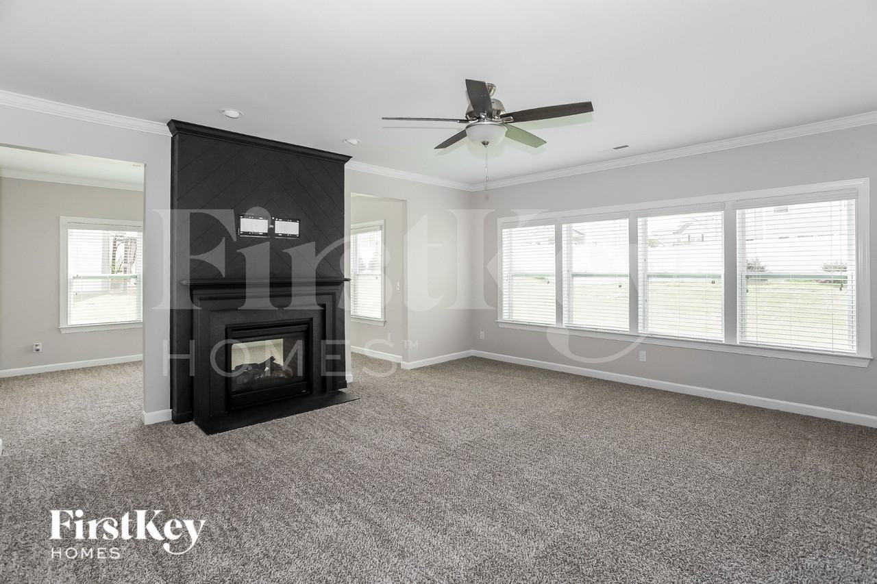 201 Jobe Dr - Photo 5 of 18