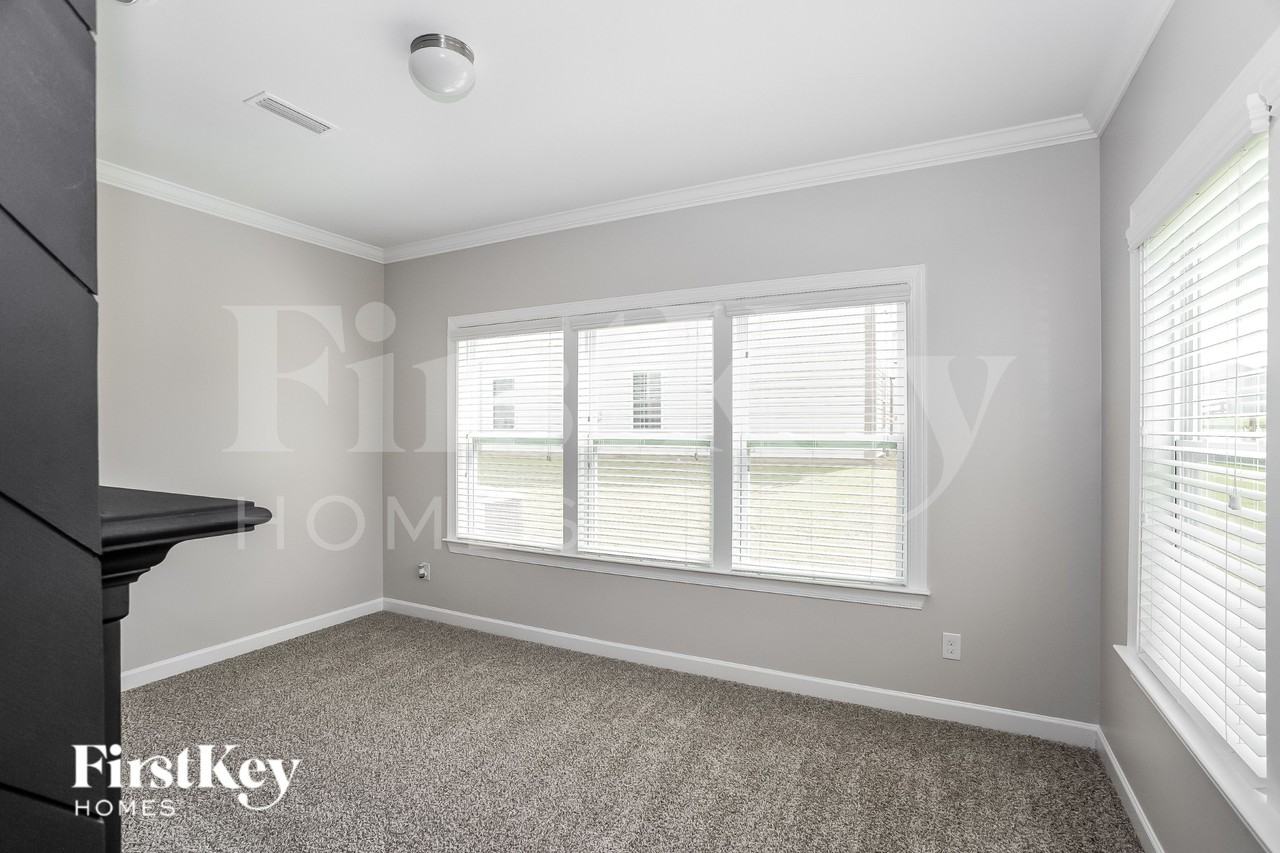 201 Jobe Dr - Photo 7 of 18