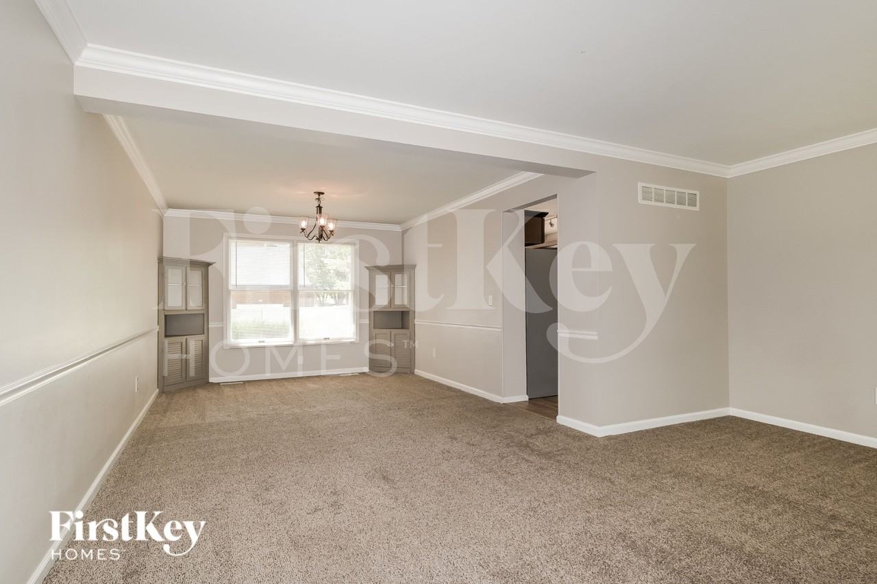 721 Cedar Glen Dr - Photo 3 of 16