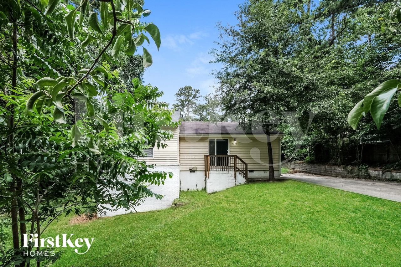 5070 Fairmont Rd Se - Photo 2 of 16