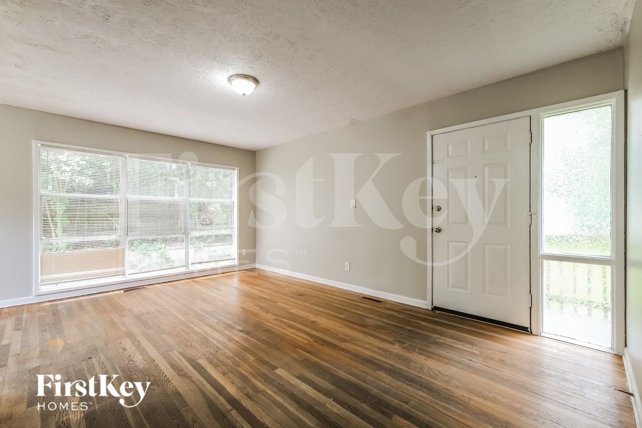 5070 Fairmont Rd Se - Photo 3 of 16