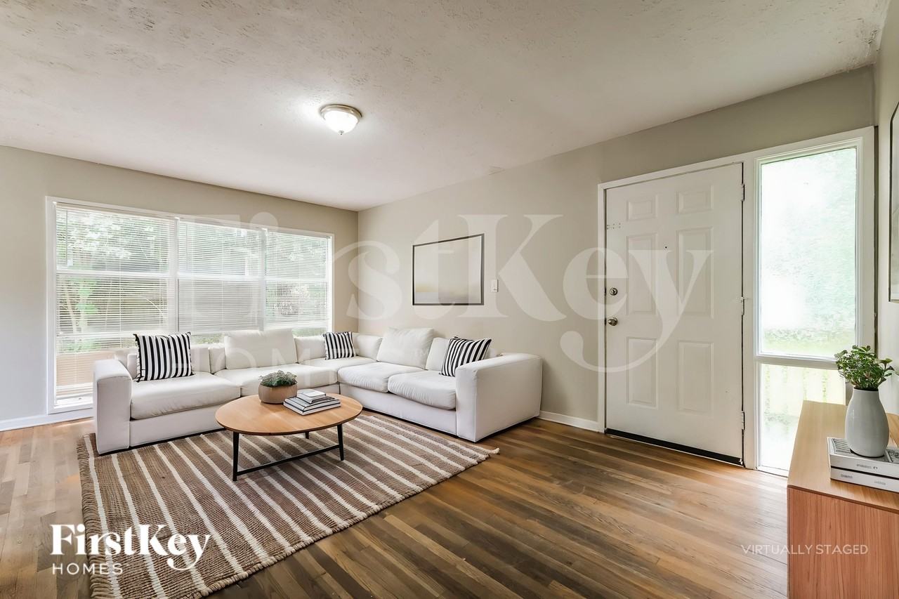 5070 Fairmont Rd Se - Photo 4 of 16