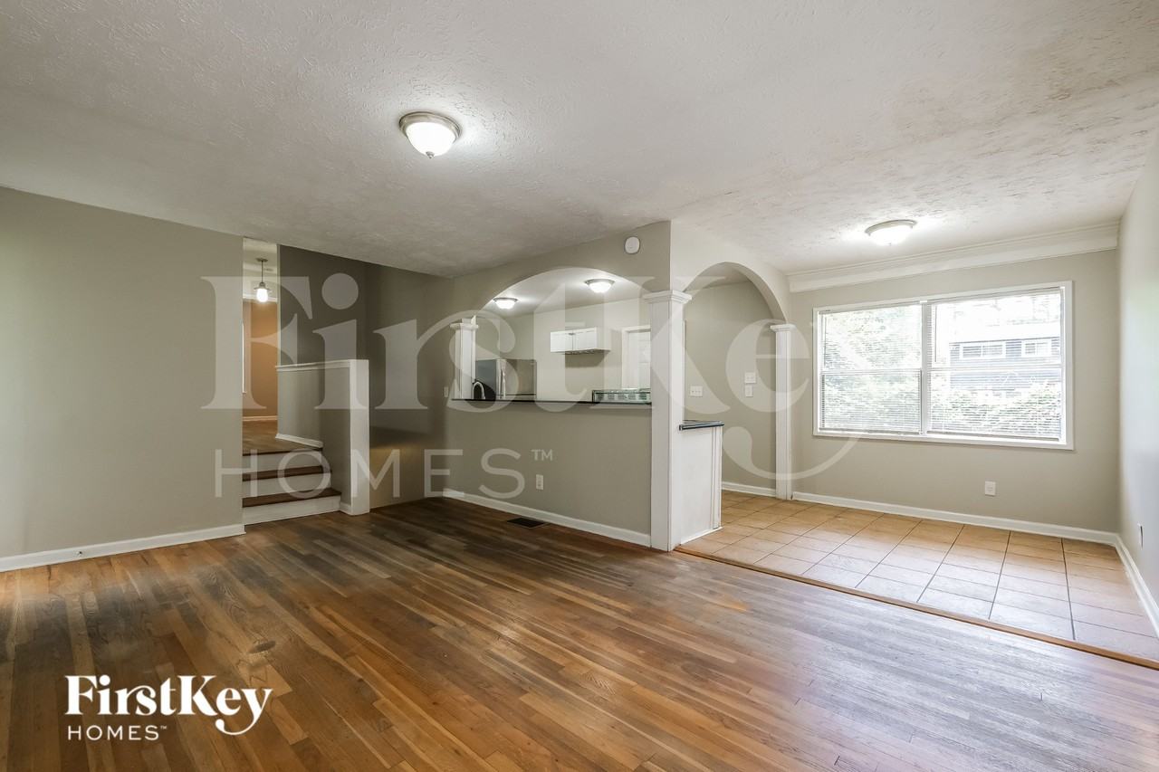5070 Fairmont Rd Se - Photo 5 of 16