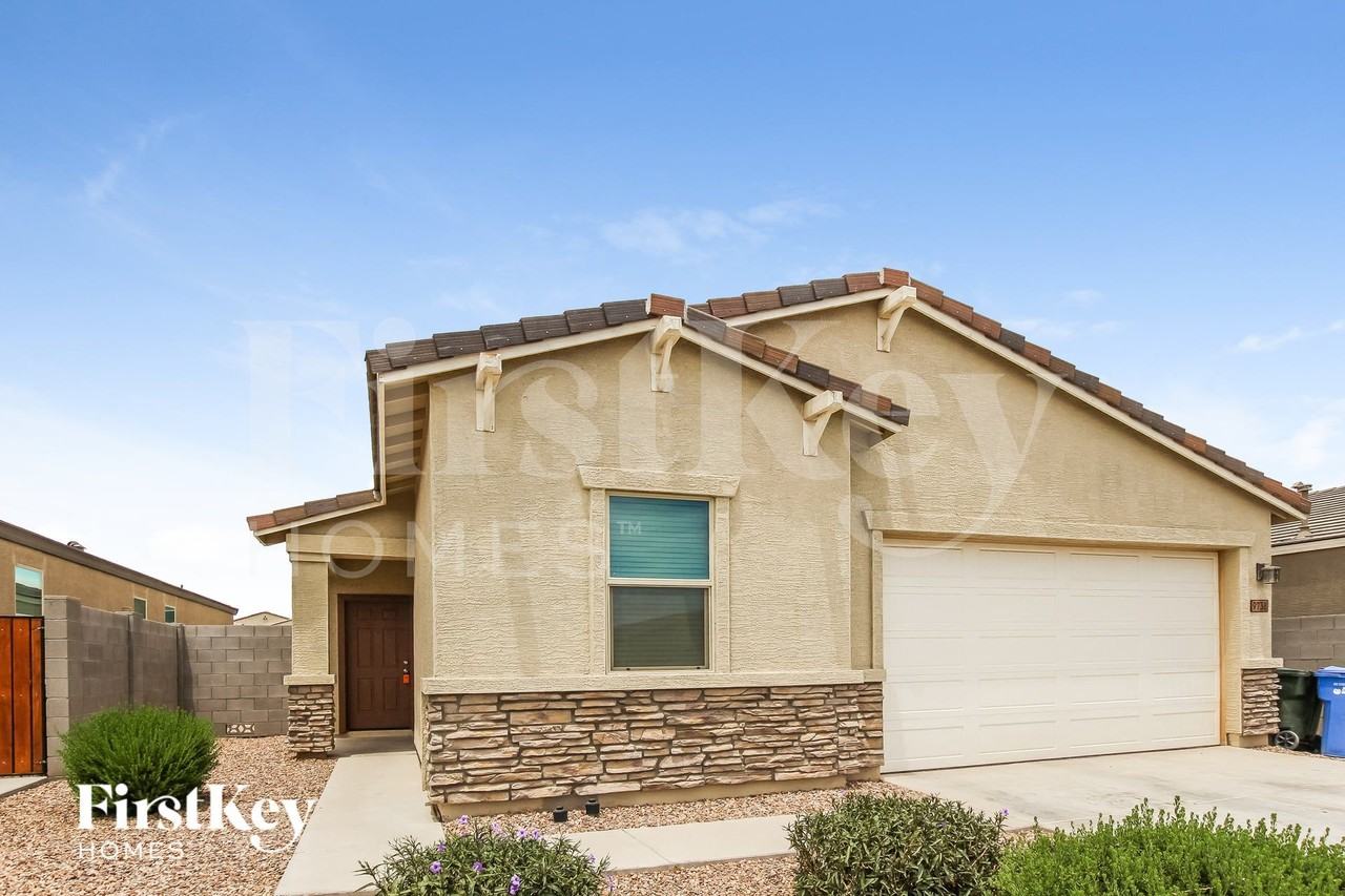 9738 W Getty Dr - Photo 2 of 15