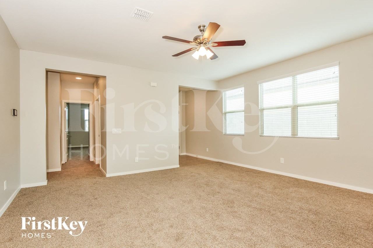 9738 W Getty Dr - Photo 3 of 15