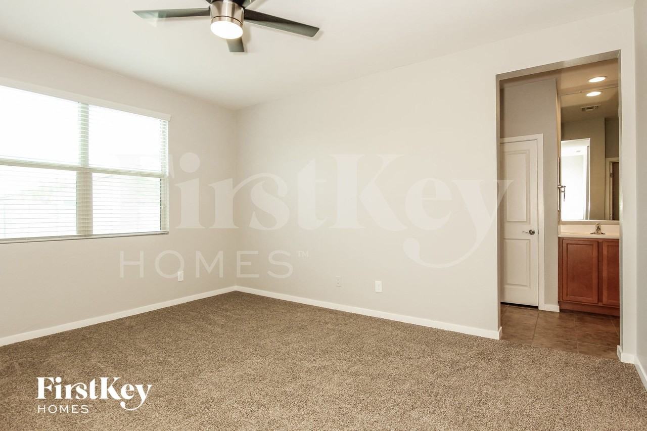 9738 W Getty Dr - Photo 7 of 15