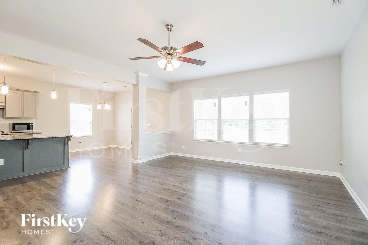 1307 Red Deer Dr - Photo 4 of 15