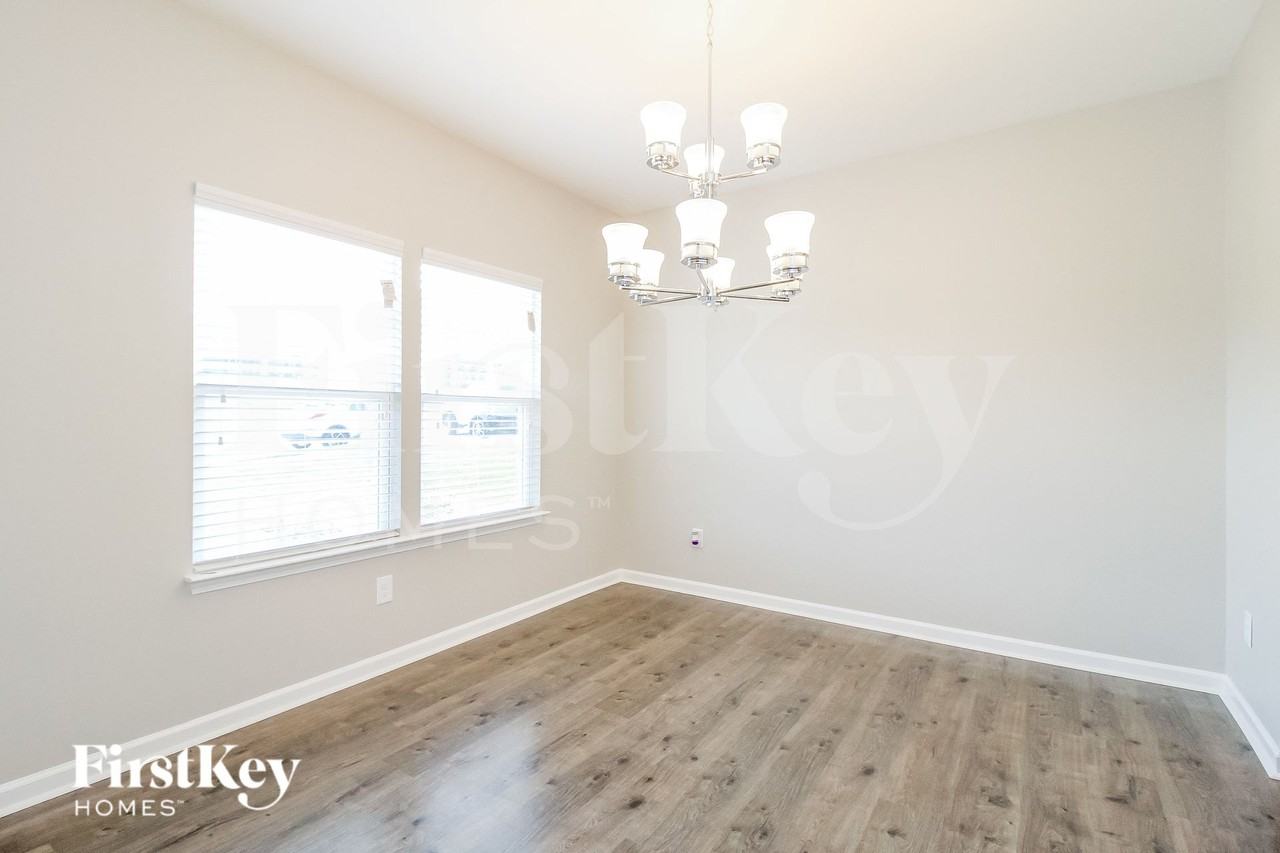 1307 Red Deer Dr - Photo 5 of 15