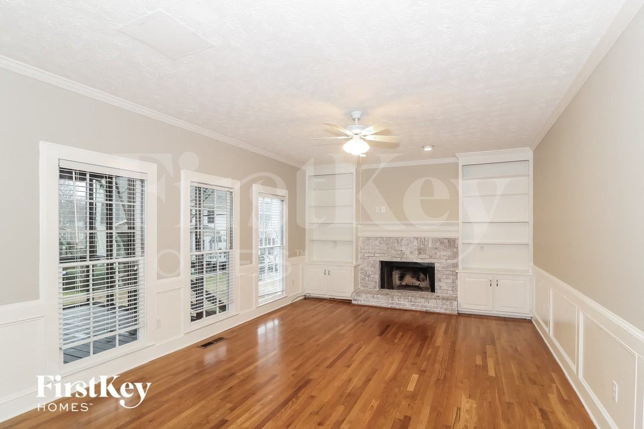 2117 Gatwick Dr - Photo 3 of 15