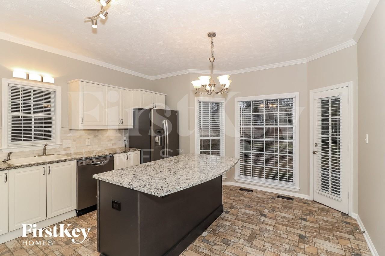 2117 Gatwick Dr - Photo 5 of 15