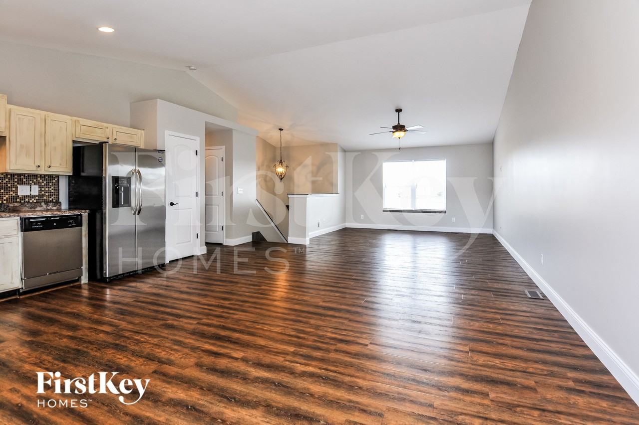 124 Intrepid Ave - Photo 3 of 15