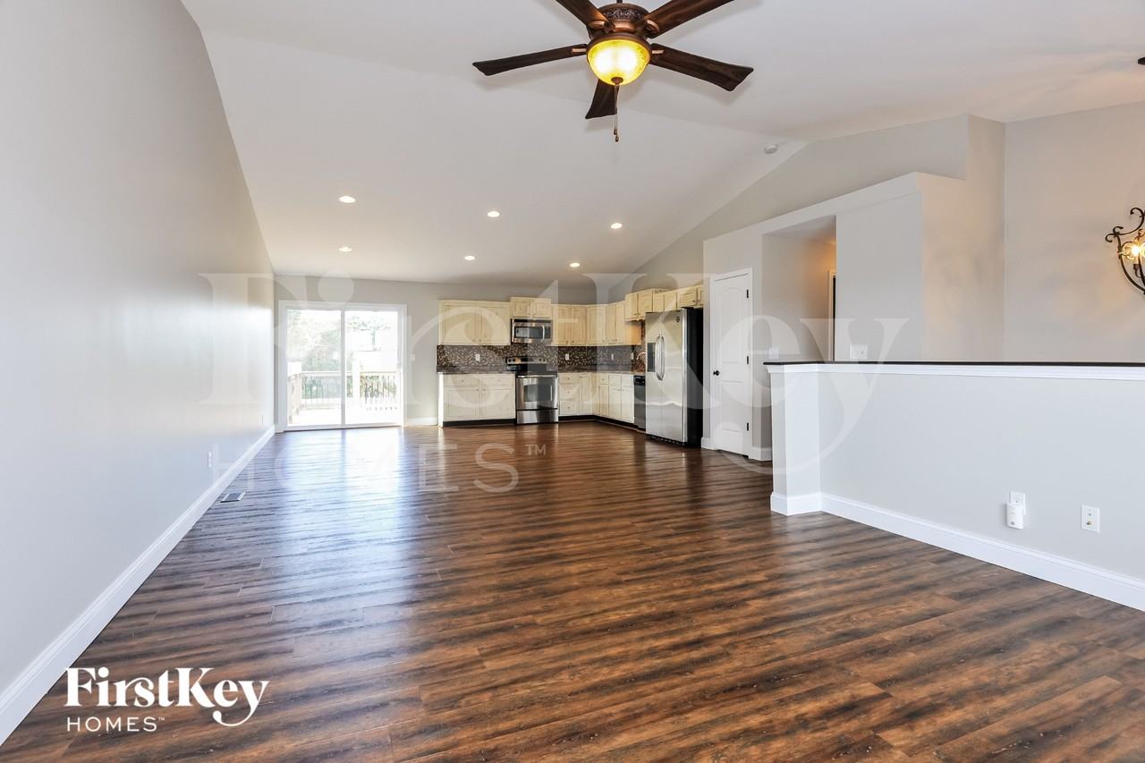 124 Intrepid Ave - Photo 4 of 15
