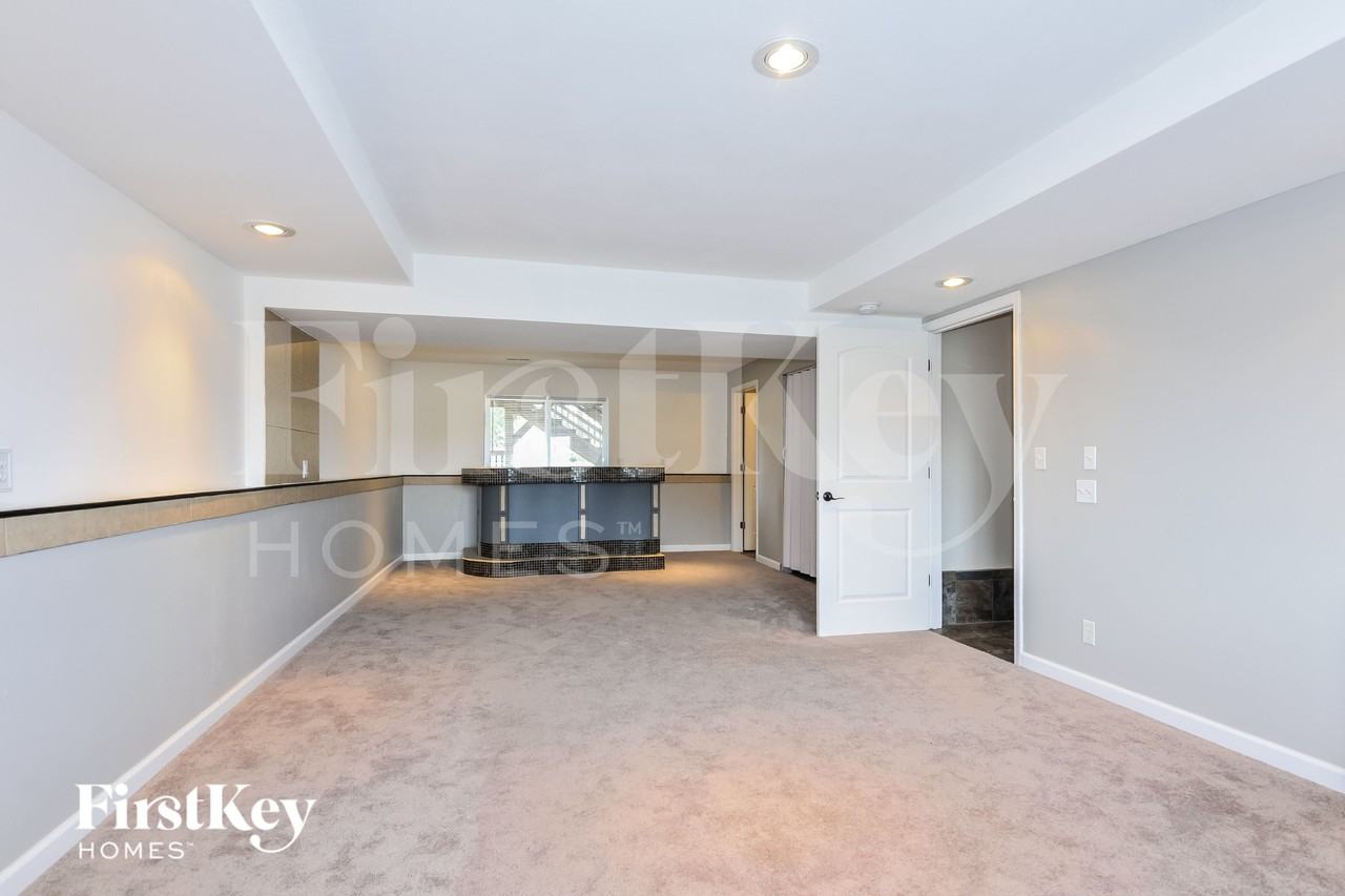 124 Intrepid Ave - Photo 6 of 15