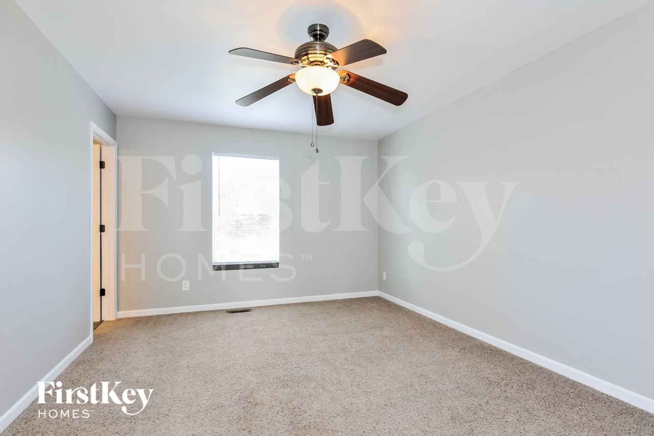 124 Intrepid Ave - Photo 7 of 15