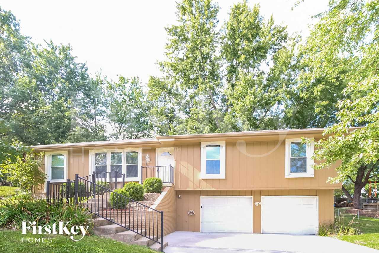 9805 Nw View Coves Dr - Photo 2 of 18