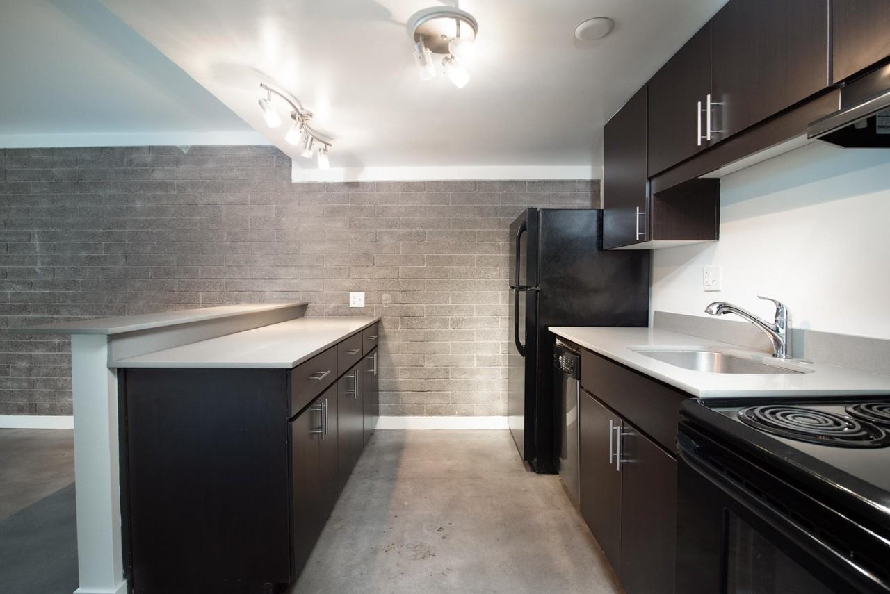 121 E Broadway Rd #10 - Photo 2 of 31