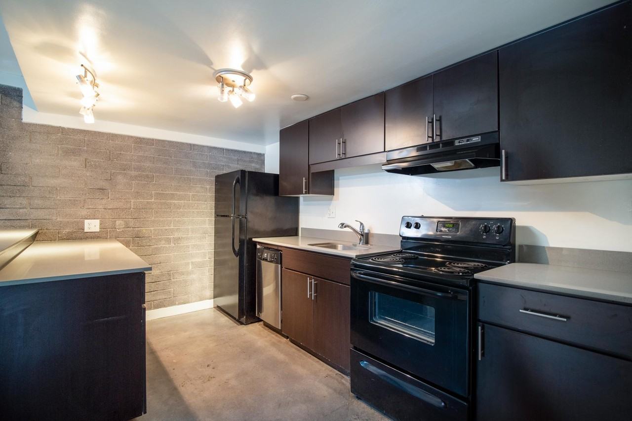 121 E Broadway Rd #10 - Photo 3 of 31