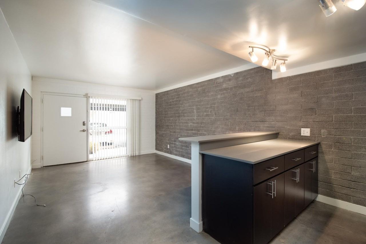 121 E Broadway Rd #10 - Photo 4 of 31
