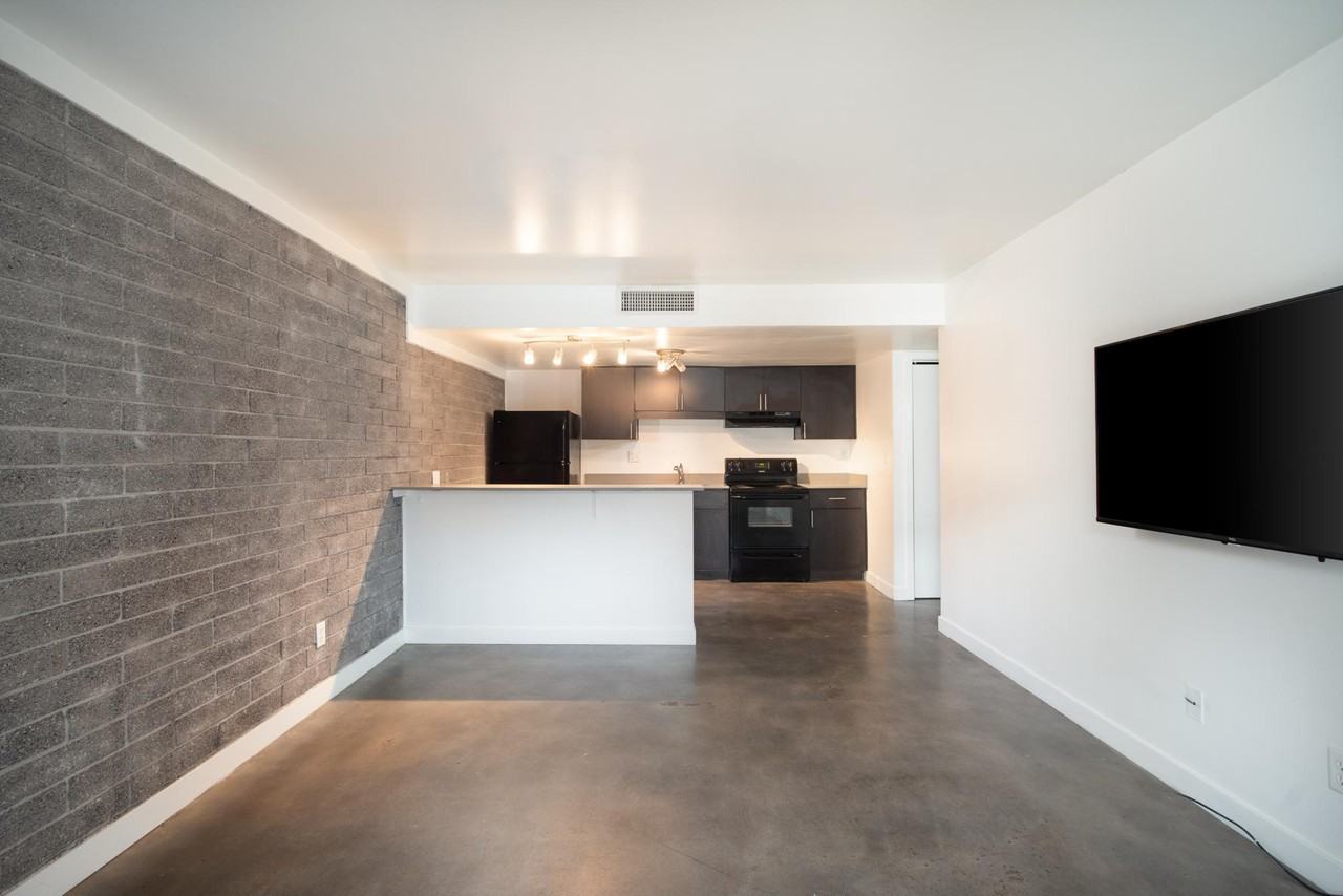 121 E Broadway Rd #10 - Photo 5 of 31