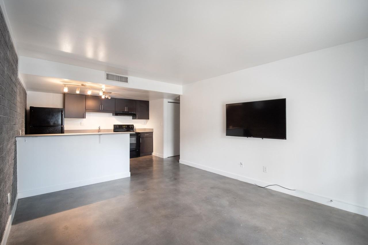 121 E Broadway Rd #10 - Photo 6 of 31