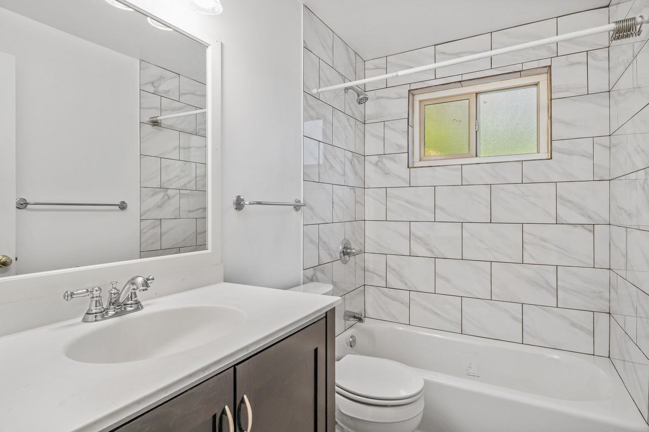 1518 Nw 53rd St #6 - Photo 3 of 4