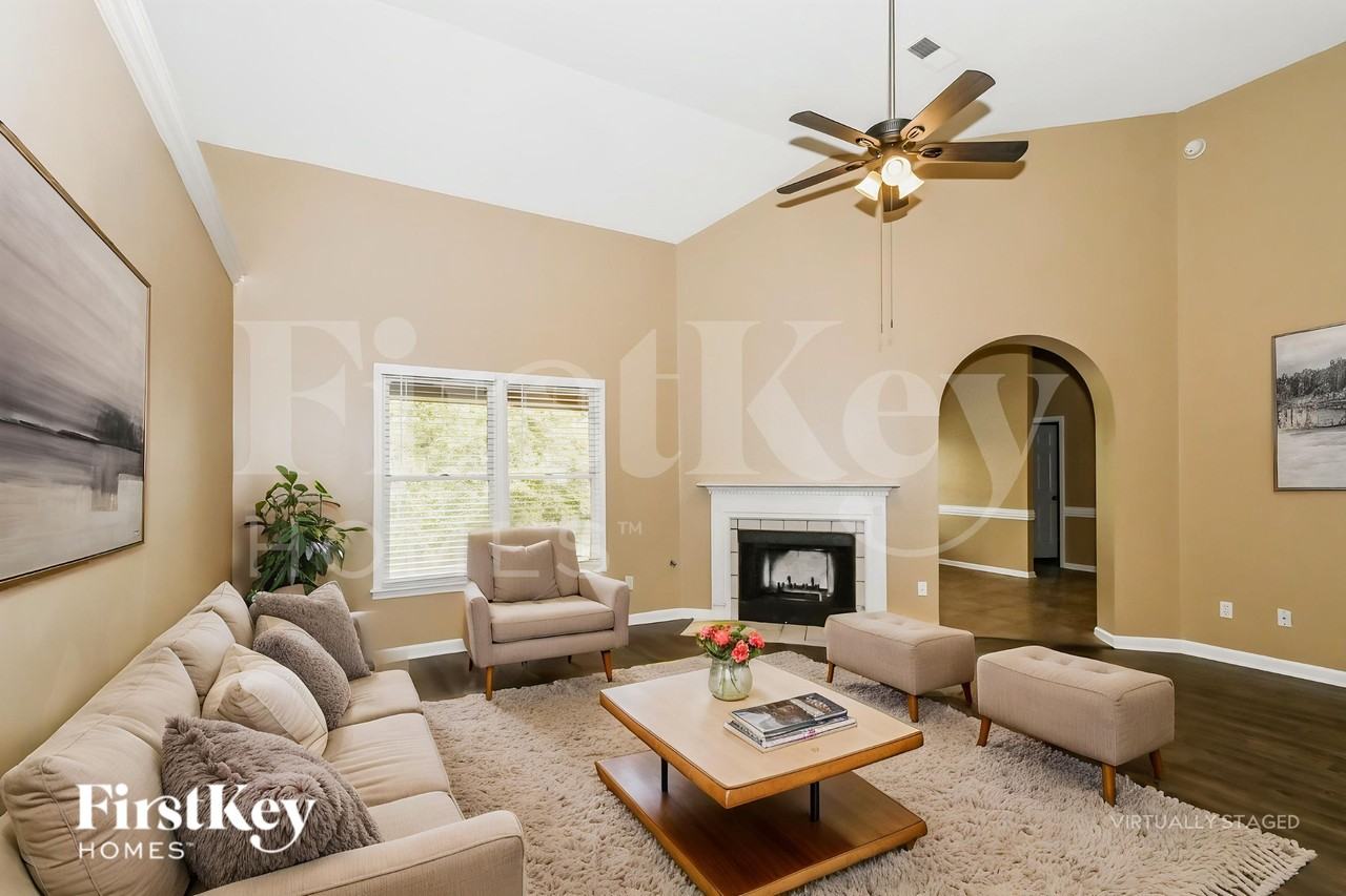 844 Tropicana Dr E - Photo 5 of 19