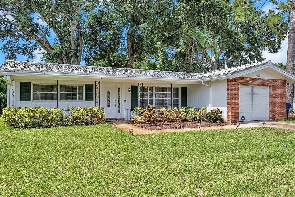 2152 Greenbriar Blvd - Photo 2 of 2