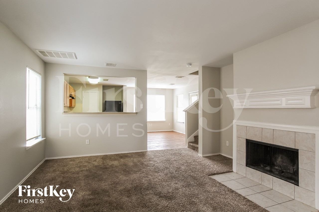 8126 Liberty Point Ln - Photo 3 of 19