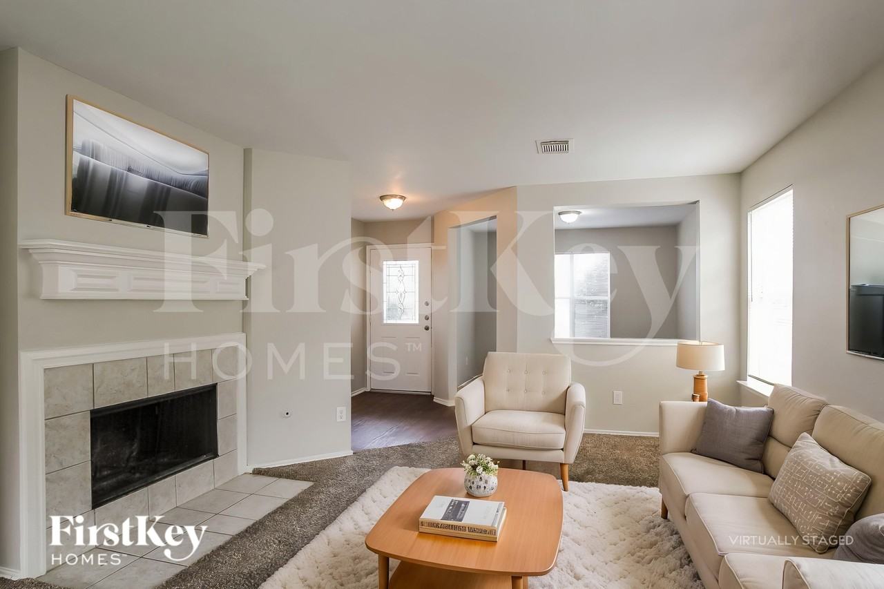 8126 Liberty Point Ln - Photo 5 of 19