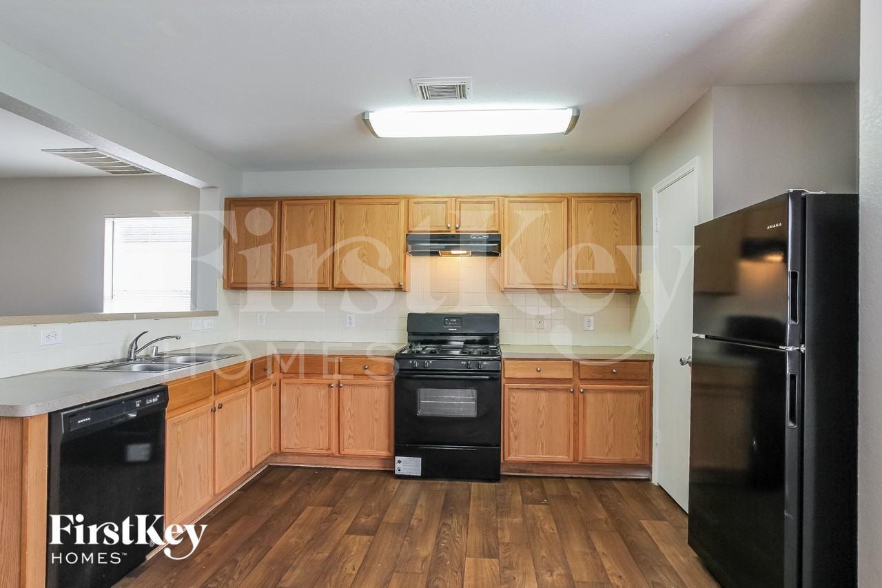 8126 Liberty Point Ln - Photo 7 of 19